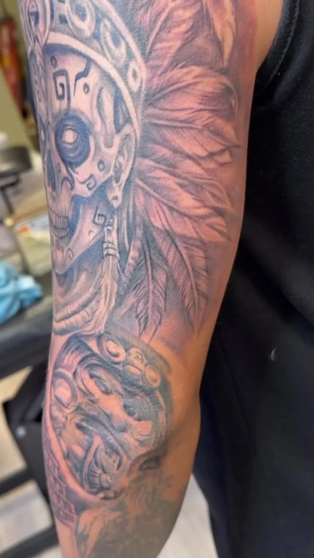 This was a fun piece, I’d love to do more styles like this if anyone’s looking.
For booking 
Text (702) 449-4037 
•
•
•
•
#lasvegas #downtowntattoos #lasvegastattooartist #lasvegastattoo #lasvegastattooshop #lasvegastattoos #lasvegastattooers #lasvegastattooer #skulltattoo #dynamicblackink #fkironsxion