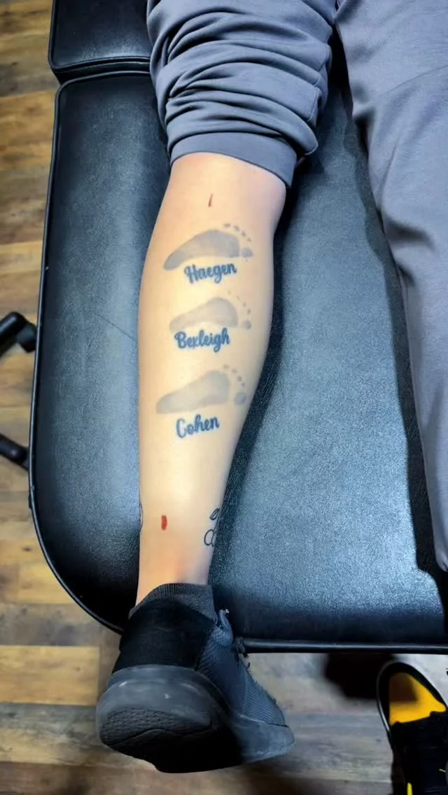 This one was tuff but let’s get it. Covered it pretty good got one more session add some highlights and there ya go. 
To book text 702-449-4037
•
•
•
•
#lasvegas #utah #utahtattooartist #utahartist #réel