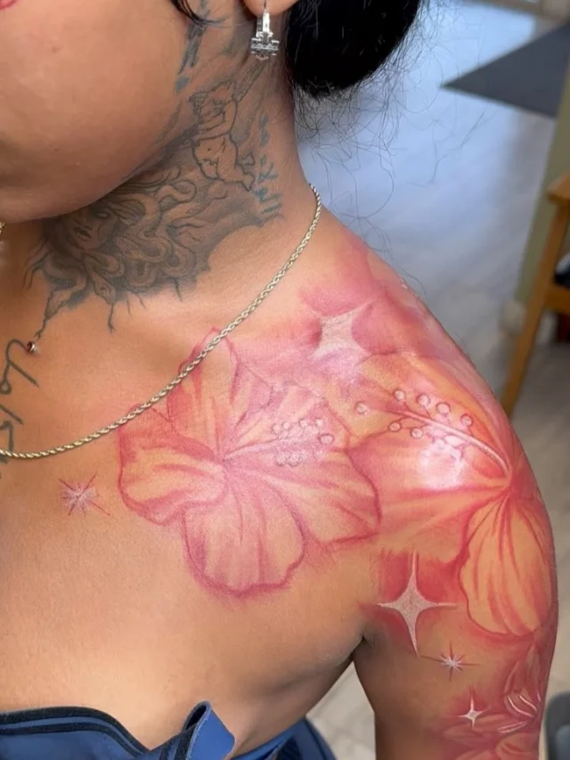 This was a fun piece,
For booking 
Text (702) 449-4037 
•
•
•
•
#lasvegas #downtowntattoos #colortattoo #floraltattoodesign #lasvegastattooartist #flowertattoos #lasvegastattoo #lasvegastattooshop #lasvegastattoos #lasvegastattooers #lasvegastattooer