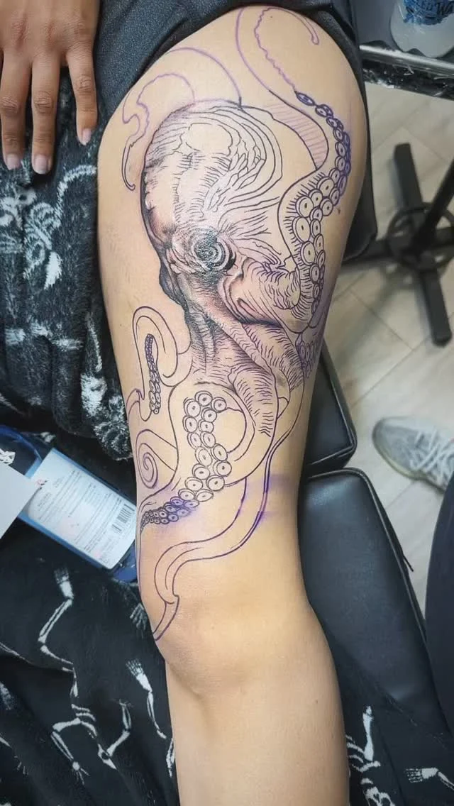 This leg piece came out amazing, can’t wait to add some background to this later on 
.
.
.
.
.
#utahtattoos #utah #legtattoo #octopustattoo #réel