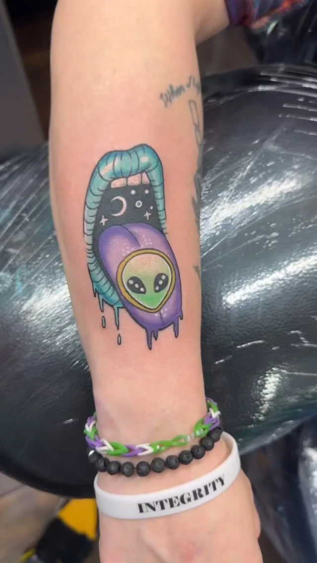 The colors in this pop out crazy 
For Bookkng text 702-449-4037 or come down to the shop here @bigdeluxetattoo 
.
.
.
.
.
#utah #utahartist #utahart #utahtattoos viral reel tattoo utahtattooartiat utahink